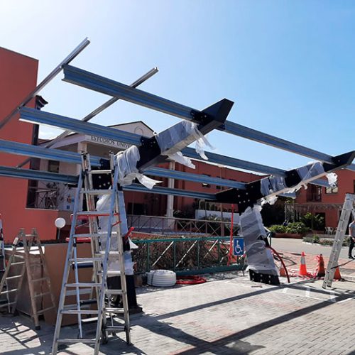 Instalación de estructura de la marquesina