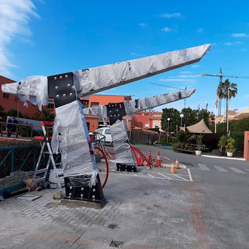 Instalación de estructura de la marquesina.